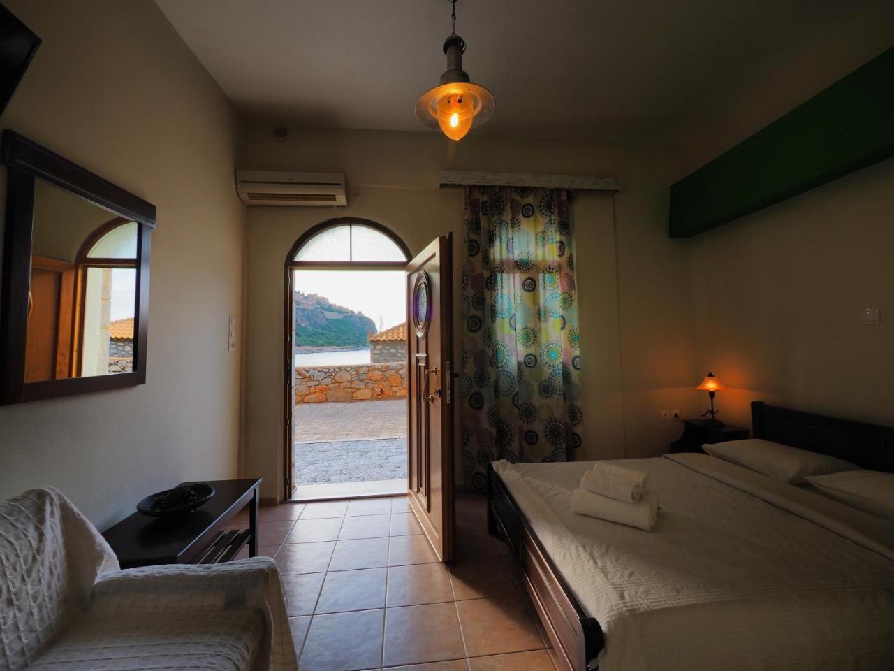 Sophia Limeni Apartments And Studios Екстер'єр фото